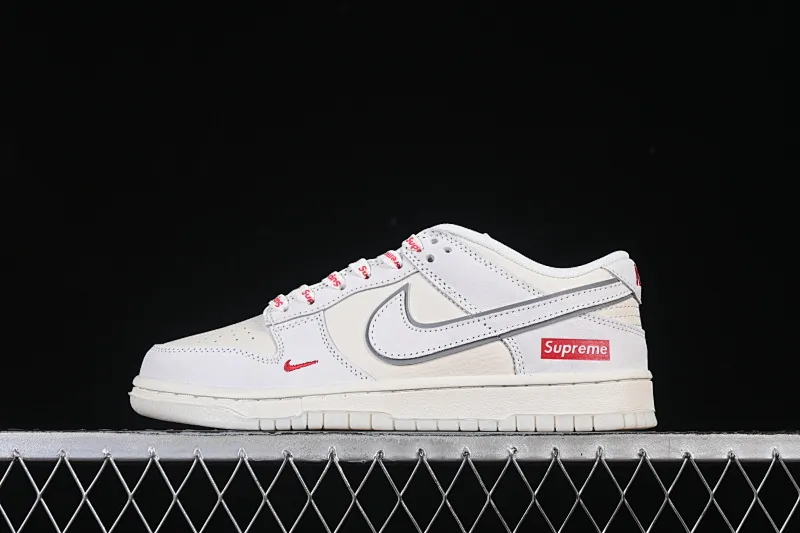 All categories Nk SB Dunk Series Nk SB Dunk Low High-end customized low-top sneakers Nike SB Dunk Low Supreme co-branded rice gray pig leather Anniversary high-end customized low-top casual sneakers DN3168-007